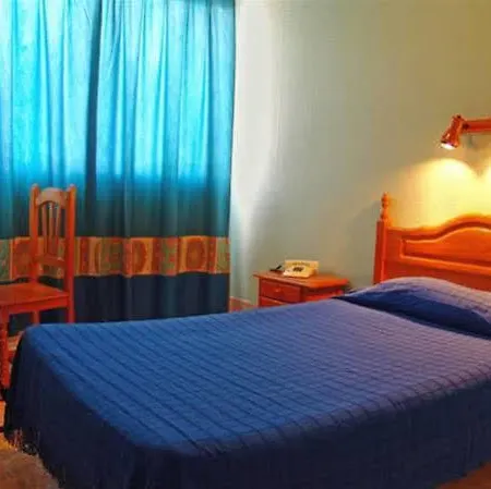 Cardona Hotel 2*